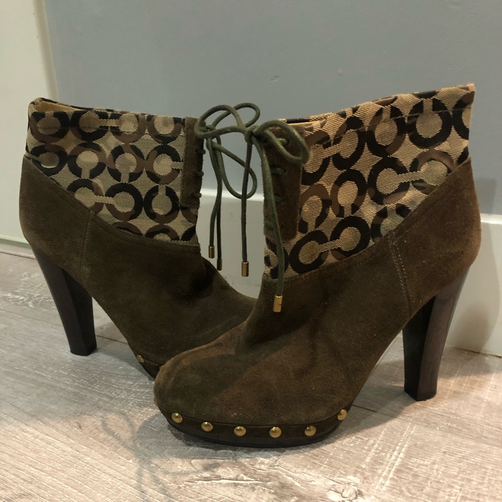 ADORABLE Coach Heeled Boot